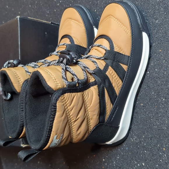 Sorel tan boots - Picture 3 of 6